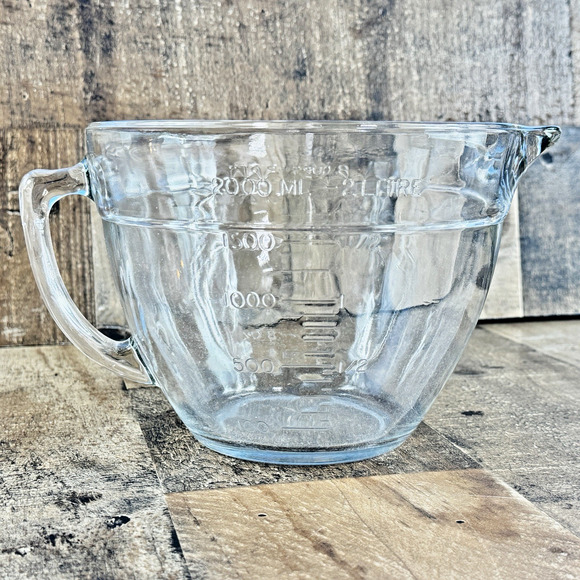 Anchor Hocking 8 Cup 2 Quart Glass Batter Bowl Measuring Cup with Pour Spout - Picture 2 of 5